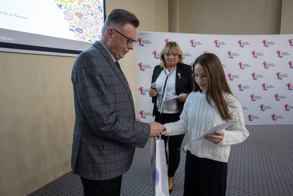 Wręczenie nagród w konkursach gęsinowych. Fot. Mikołaj Kuras dla UMWKP