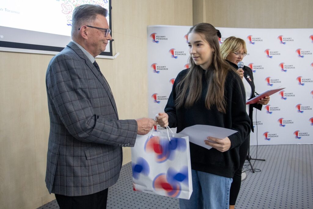 Wręczenie nagród w konkursach gęsinowych. Fot. Mikołaj Kuras dla UMWKP