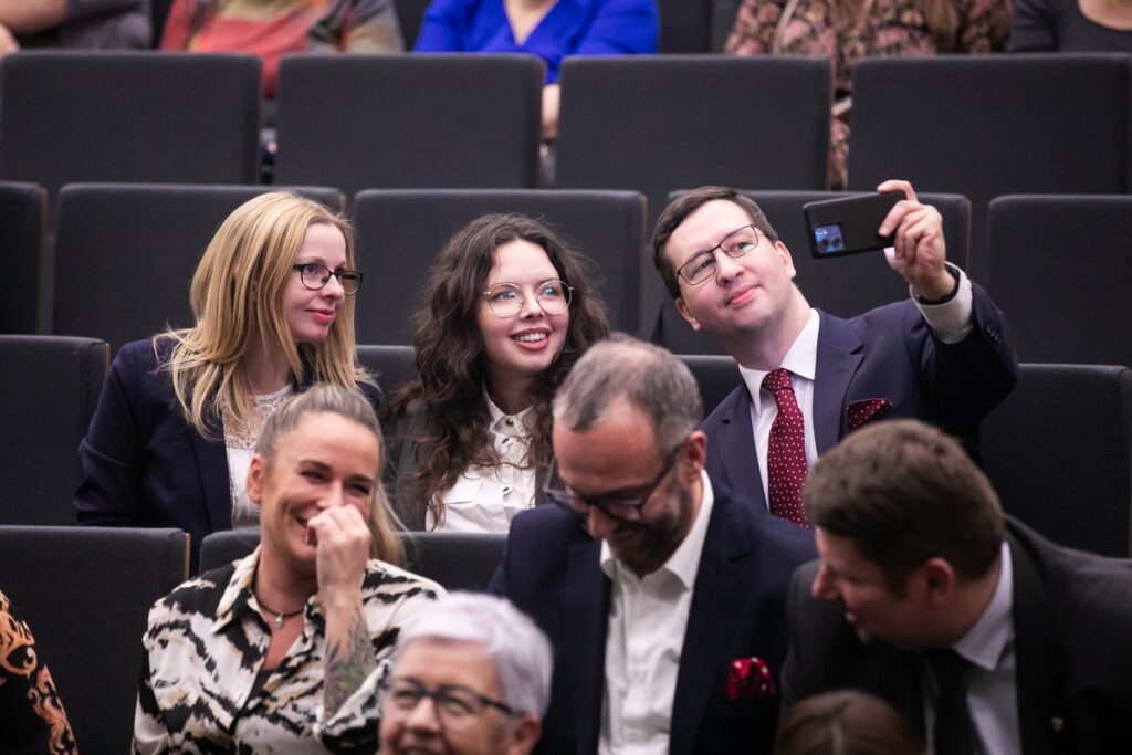 Przedstawiciele LGD-ów odebrali umowy o finansowaniu strategii rozwoju lokalnego, fot. Andrzej Goiński/UMWKP