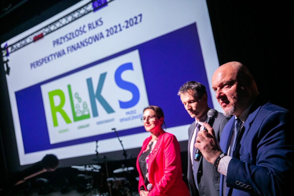 Przedstawiciele LGD-ów odebrali umowy o finansowaniu strategii rozwoju lokalnego, fot. Andrzej Goiński/UMWKP