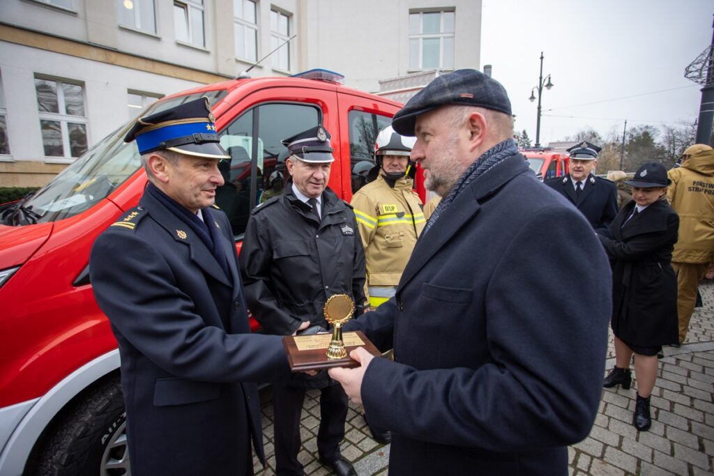 Przekazanie wozów strażackich i motopomp jednostkom OSP, fot. Mikołaj Kuras dla UMWKP