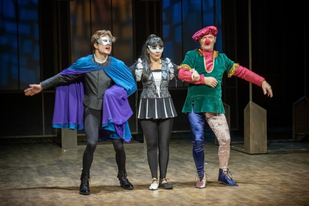 Spektakl „Układ splątany. Kopernik i inni” jest czwartą premierą w tym roku przygotowaną przez Teatr Horzycy fot. Wojtek Szabelski