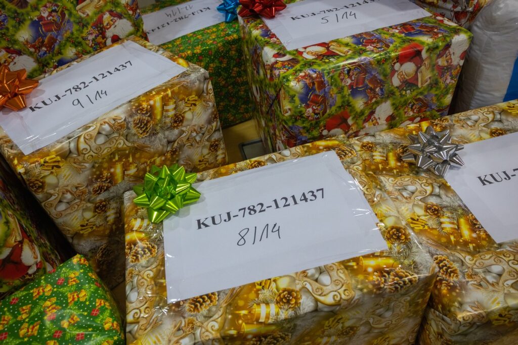 W przygotowaniu „Szlachetnej Paczki” wziął udział marszałek Piotr Całbecki fot. Mikołaj Kuras dla UMWKP