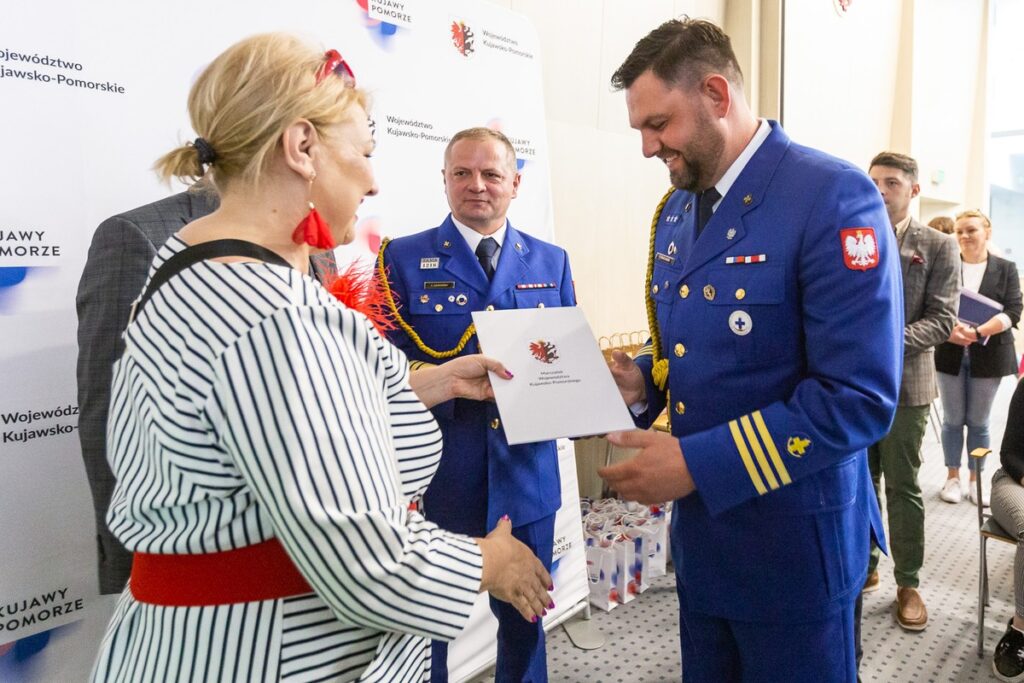 Wręczenie umów RPO, 23 maja 2023, fot. Szymon Zdziebło/tarantoga.pl dla UMWKP