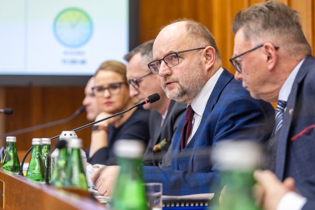 Sesja budżetowa sejmiku województwa, fot. Szymon Zdziebło/tarantoga.pl dla UMWKP