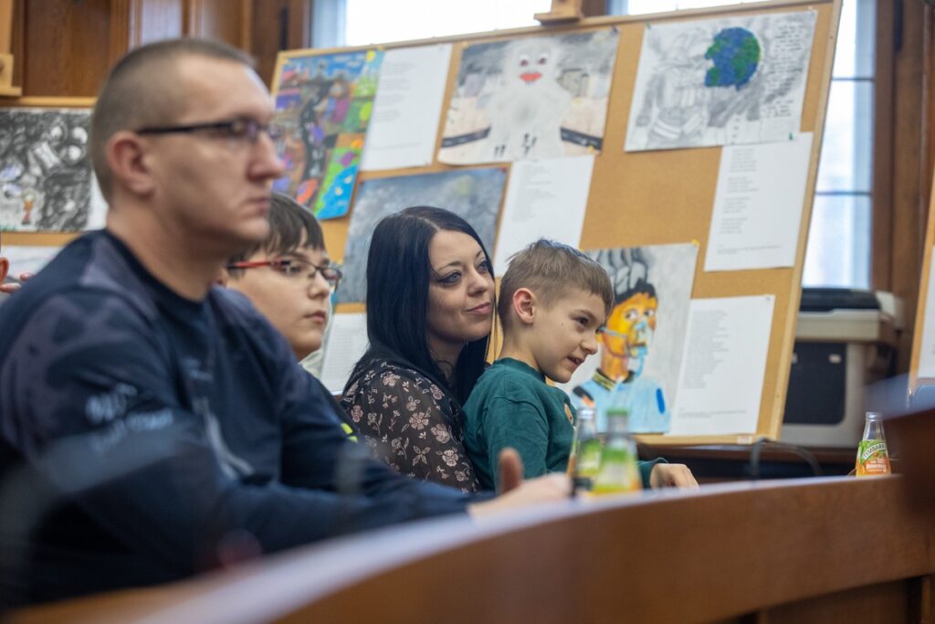 Wręczenie nagród w konkursie literacko-plastycznym o smogu, fot. Mikołaj Kuras dla UMWKP