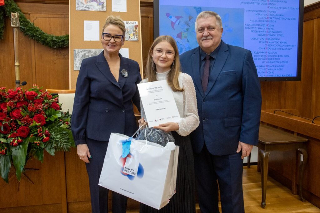 Wręczenie nagród w konkursie literacko-plastycznym o smogu, fot. Mikołaj Kuras dla UMWKP