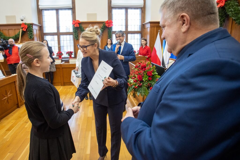 Wręczenie nagród w konkursie literacko-plastycznym o smogu, fot. Mikołaj Kuras dla UMWKP