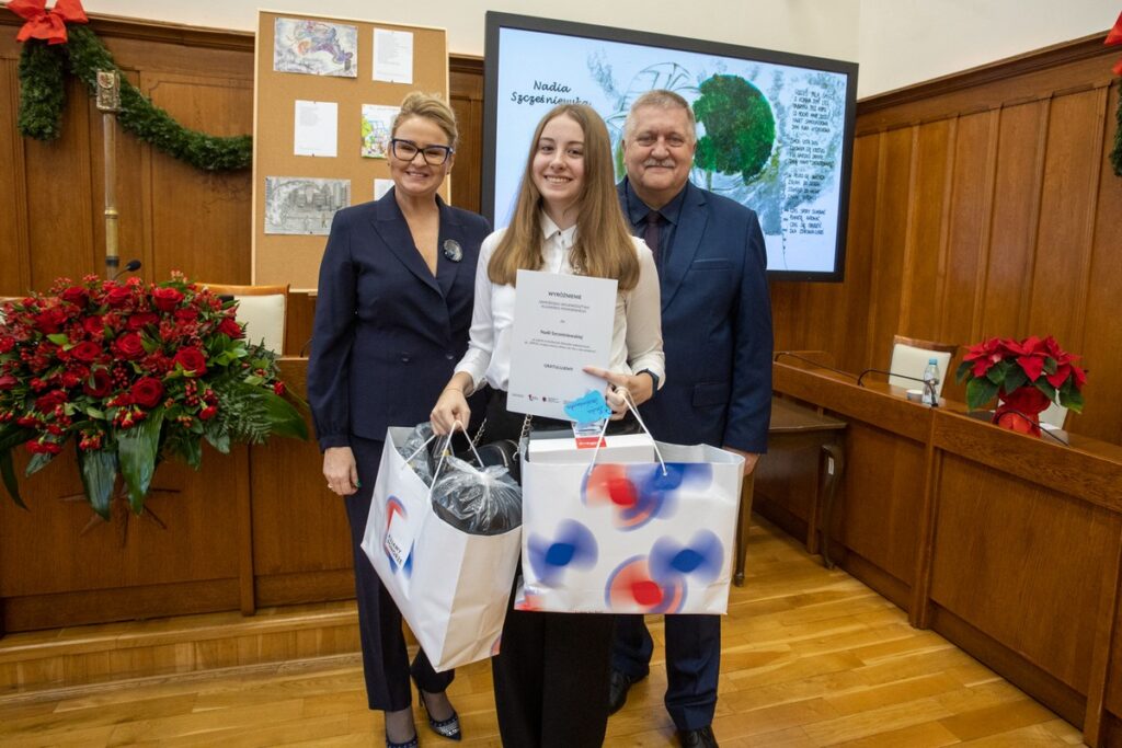 Wręczenie nagród w konkursie literacko-plastycznym o smogu, fot. Mikołaj Kuras dla UMWKP