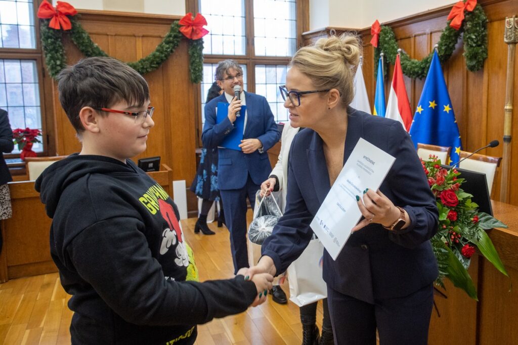 Wręczenie nagród w konkursie literacko-plastycznym o smogu, fot. Mikołaj Kuras dla UMWKP