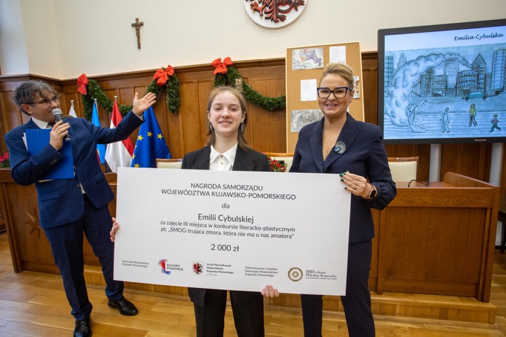 Wręczenie nagród w konkursie literacko-plastycznym o smogu, fot. Mikołaj Kuras dla UMWKP