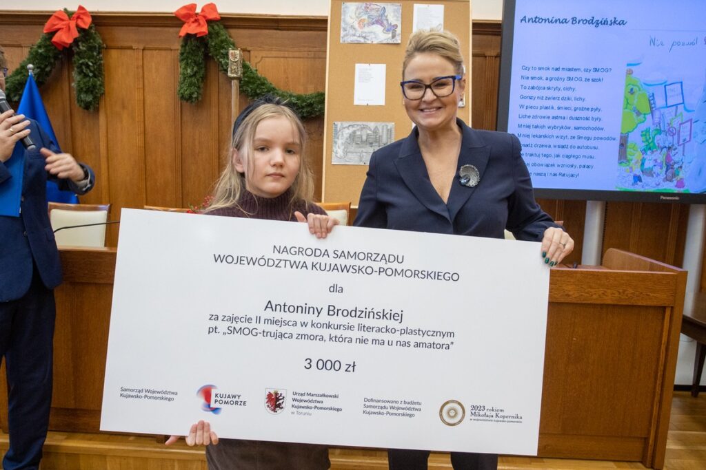 Wręczenie nagród w konkursie literacko-plastycznym o smogu, fot. Mikołaj Kuras dla UMWKP