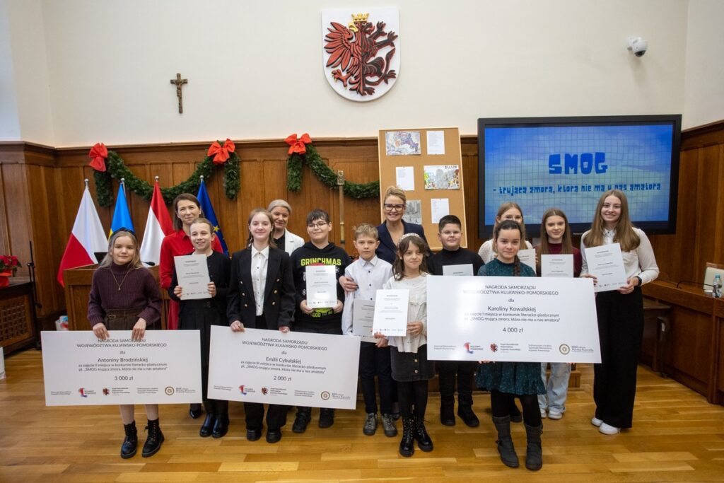 Wręczenie nagród w konkursie literacko-plastycznym o smogu, fot. Mikołaj Kuras dla UMWKP