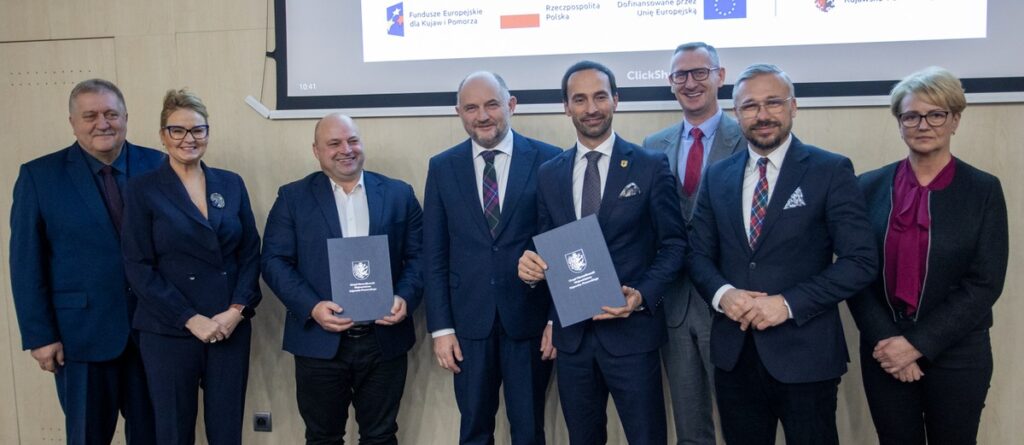 Podpisanie czterech ostatnich porozumień terytorialnych 2021-2027, fot. Mikołaj Kuras dla UMWKP