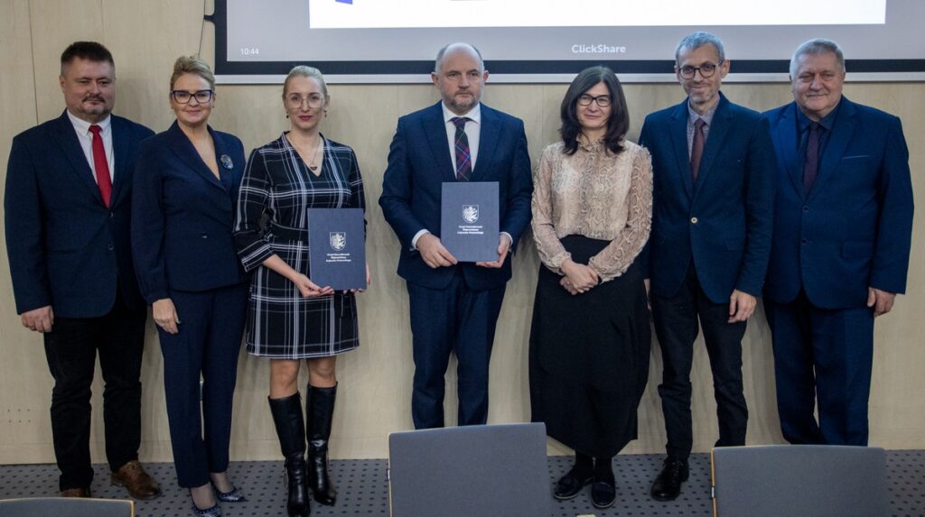 Podpisanie czterech ostatnich porozumień terytorialnych 2021-2027, fot. Mikołaj Kuras dla UMWKP