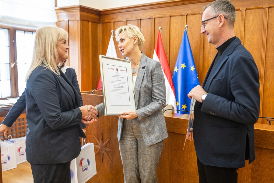 Wręczenie nagród w konkursie Najlepszy terapeuta zajęciowy, fot. Szymon Zdziebło/tarantoga.pl dla UMWKP