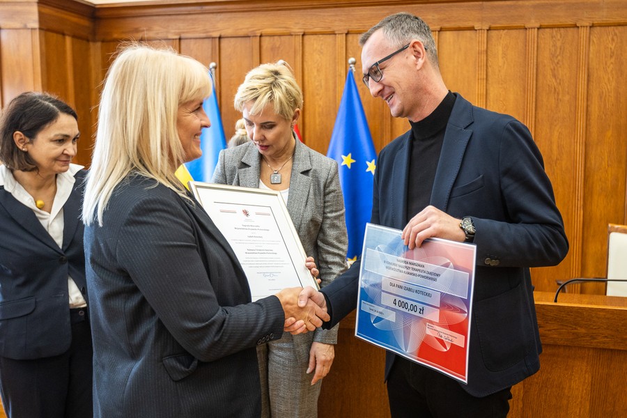 Wręczenie nagród w konkursie Najlepszy terapeuta zajęciowy, fot. Szymon Zdziebło/tarantoga.pl dla UMWKP