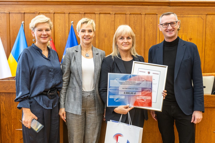 Wręczenie nagród w konkursie Najlepszy terapeuta zajęciowy, fot. Szymon Zdziebło/tarantoga.pl dla UMWKP