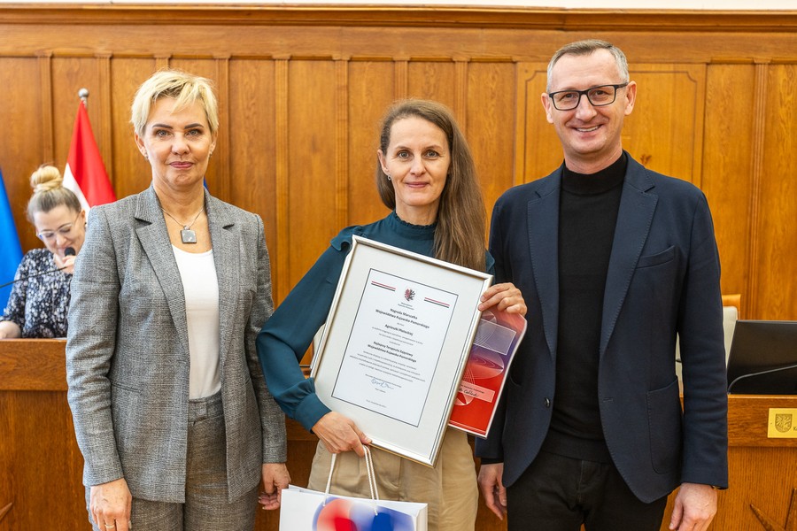 Wręczenie nagród w konkursie Najlepszy terapeuta zajęciowy, fot. Szymon Zdziebło/tarantoga.pl dla UMWKP