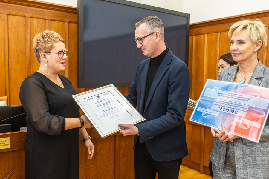 Wręczenie nagród w konkursie Najlepszy terapeuta zajęciowy, fot. Szymon Zdziebło/tarantoga.pl dla UMWKP
