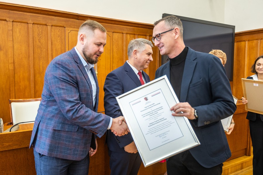Wręczenie nagród w konkursie Najlepszy terapeuta zajęciowy, fot. Szymon Zdziebło/tarantoga.pl dla UMWKP