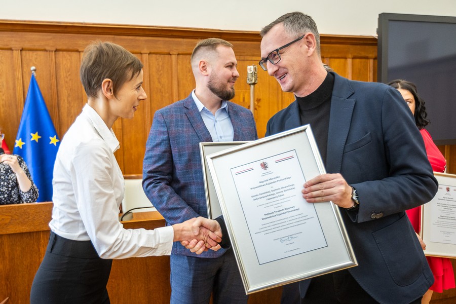 Wręczenie nagród w konkursie Najlepszy terapeuta zajęciowy, fot. Szymon Zdziebło/tarantoga.pl dla UMWKP