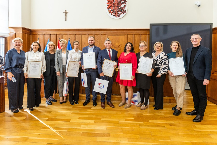 Wręczenie nagród w konkursie Najlepszy terapeuta zajęciowy, fot. Szymon Zdziebło/tarantoga.pl dla UMWKP