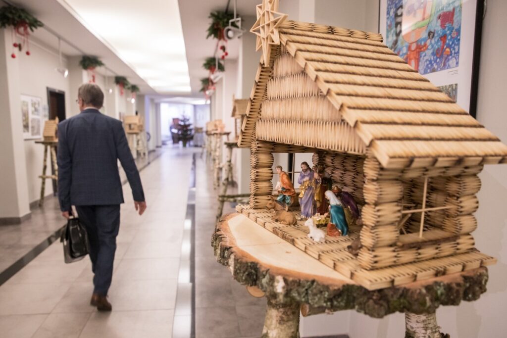 Wystawa szopek Przemysława Kozłowskiego w Urzędzie Marszałkowskim fot. Andrzej Goiński UMWKP