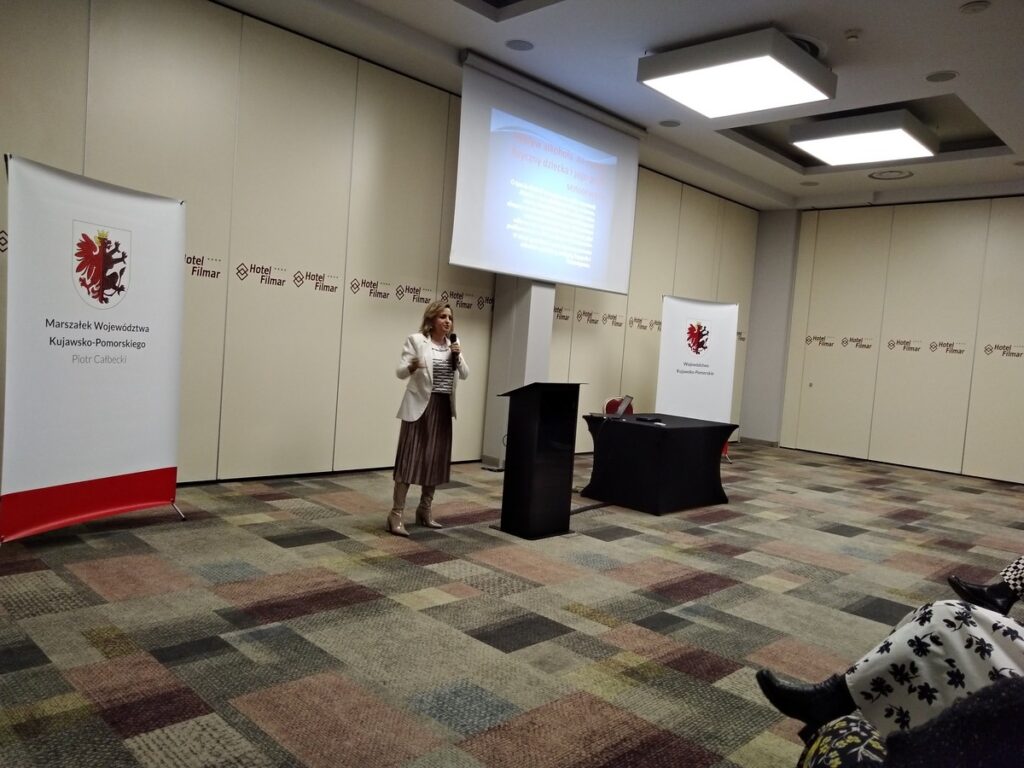 Konferencja „Uzależnienia i ich wpływ na zdrowie człowieka”, 30.11.1023 r., Hotel Filmar w Toruniu