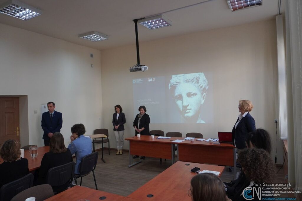 Dyrektor KPCEN oraz jury