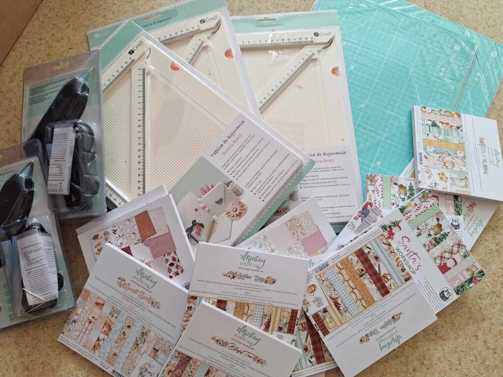 artykuły papiernicze do realizacji zajęć projektowych - zdj. I. Maciejewska