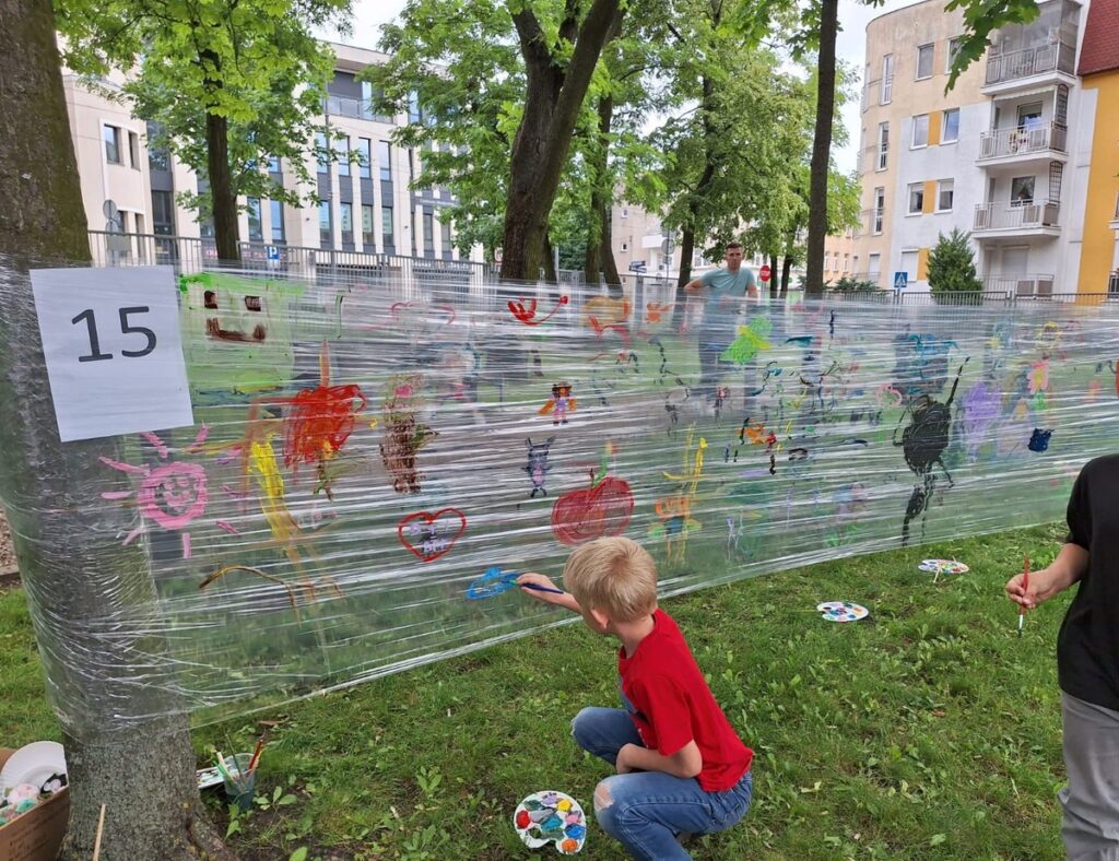 Malowanie na folii stretch - zdj. Katarzyna Lewandowska