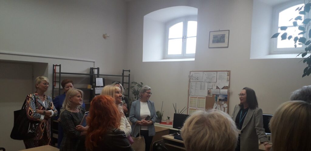 Dyrektorzy w magazynach biblioteki, fot. G. Nazaruk