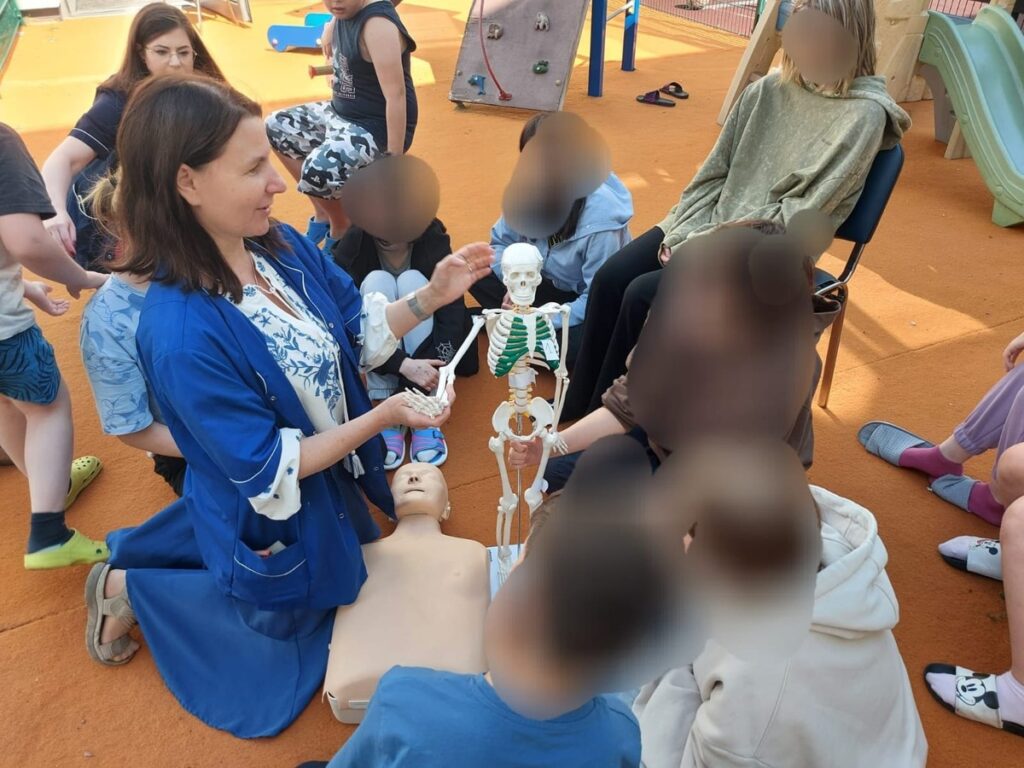 Zajęcia z pierwszej pomocy - kontuzje i RKO - zdj. Bożena Gęborys