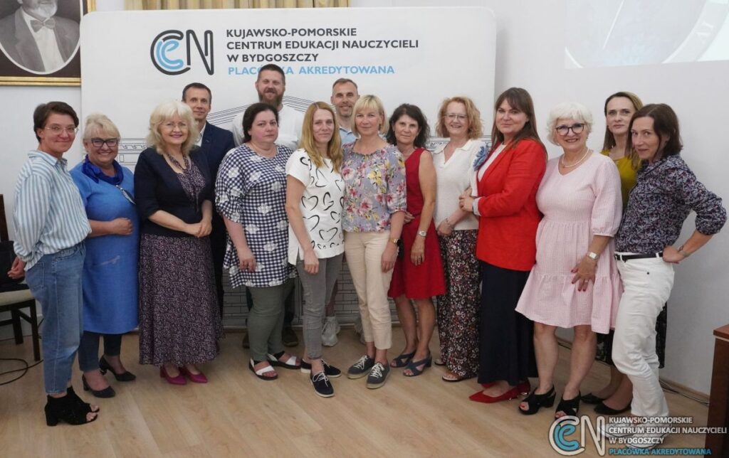 Wspólne zdjęcie z pracownikami KPCEN