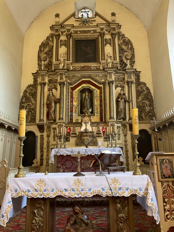 Ołtarz główny z kościoła parafialnego p.w. św. Mateusza w Ostrowie nad Gopłem - zdj. własne Parafii