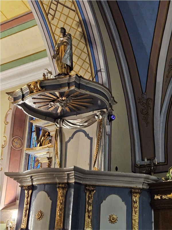 Ambona z kościoła p.w. Nawiedzenia NMP w Oborach - zdjęcie własne Parafii