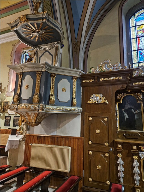 Ambona z kościoła p.w. Nawiedzenia NMP w Oborach - zdjęcie własne Parafii