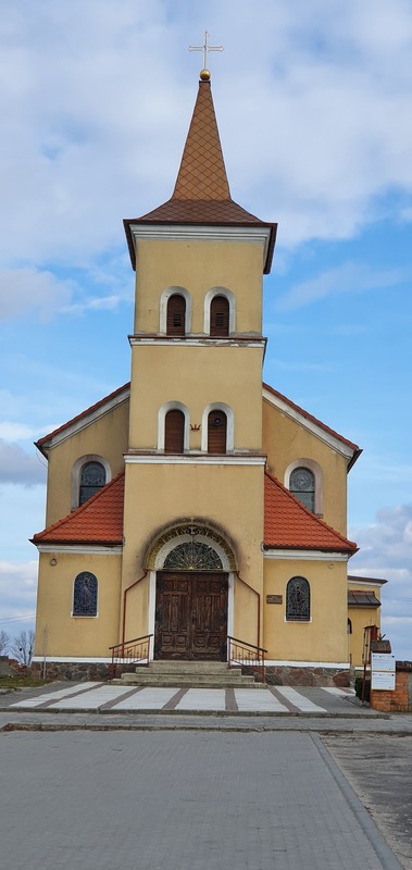 Kościół p.w. św. Katarzyny Aleksandryjskiej w Chełmcach - zdjęcie własne Parafii
