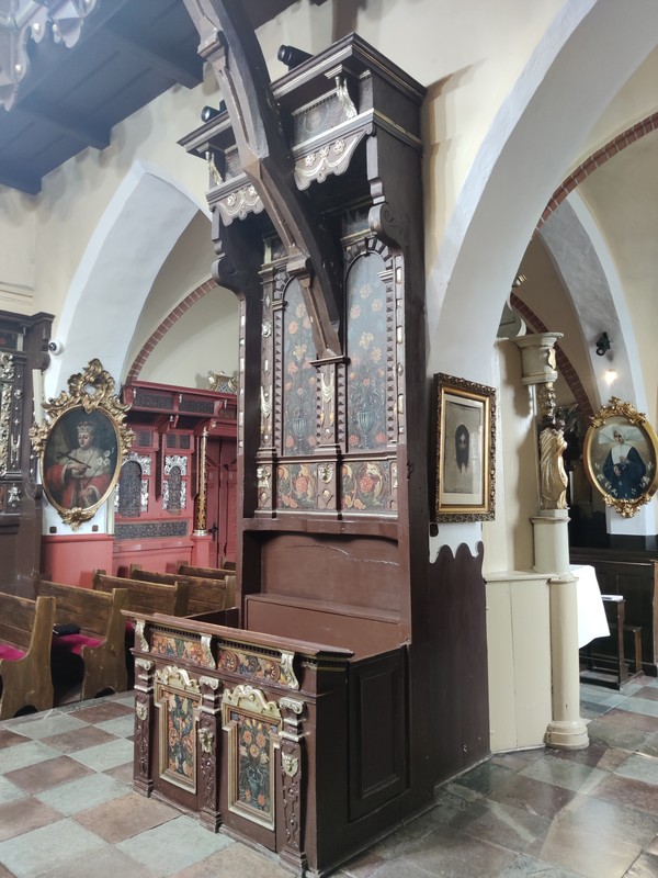 Stalle - Zgromadzenie Sióstr Miłosierdzia św. Wincentego a'Paulo Prowincja Chełmińsko - Poznańska w Chełmnie - zdj. własne Zgromadzenia