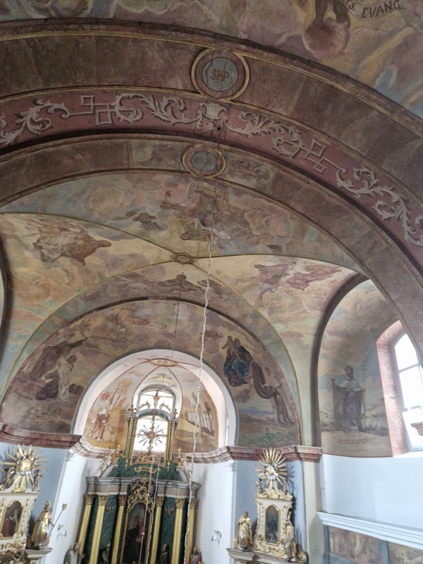Dekoracja malarska wnętrza kościoła p.w. św. Anny w Trutowie - zdj. własne Klasztoru