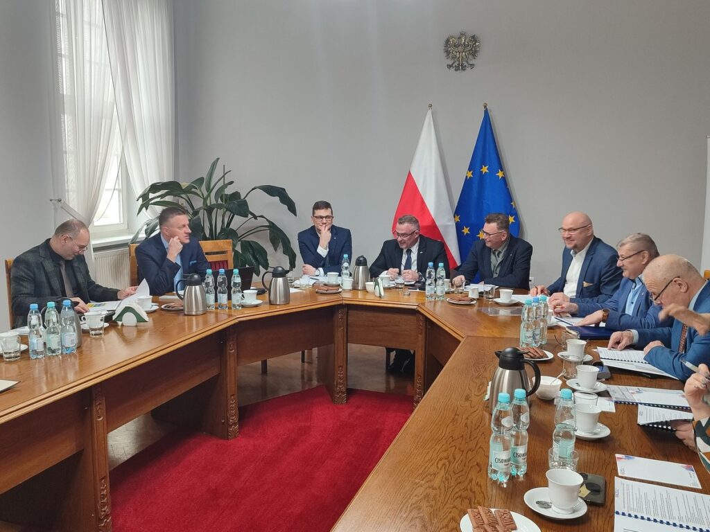 Członkowie Prezydium K-P WRDS i zaproszeni goście podczas posiedzenia