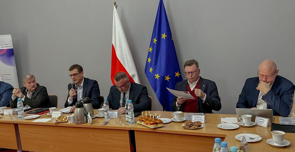 Członkowie Prezydium podczas posiedzenia plenarnego KP WRDS, fot. Kujawsko-Pomorski Urząd Wojewódzki