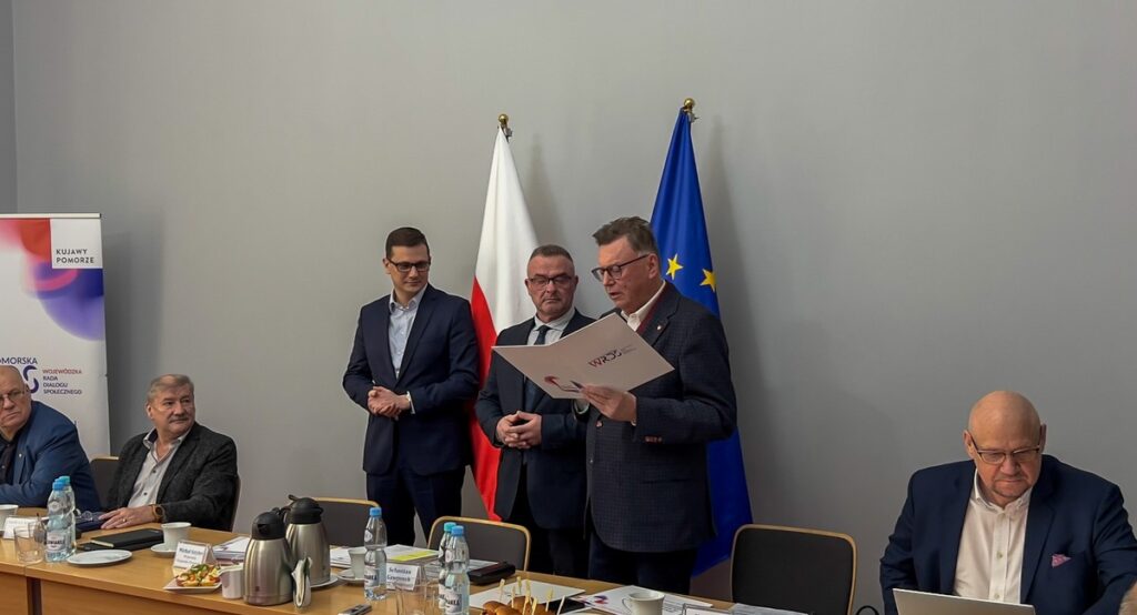 Wręczanie aktów powołania nowym członkom K-P WRDS, fot. Kujawsko-Pomorski Urząd Wojewódzki