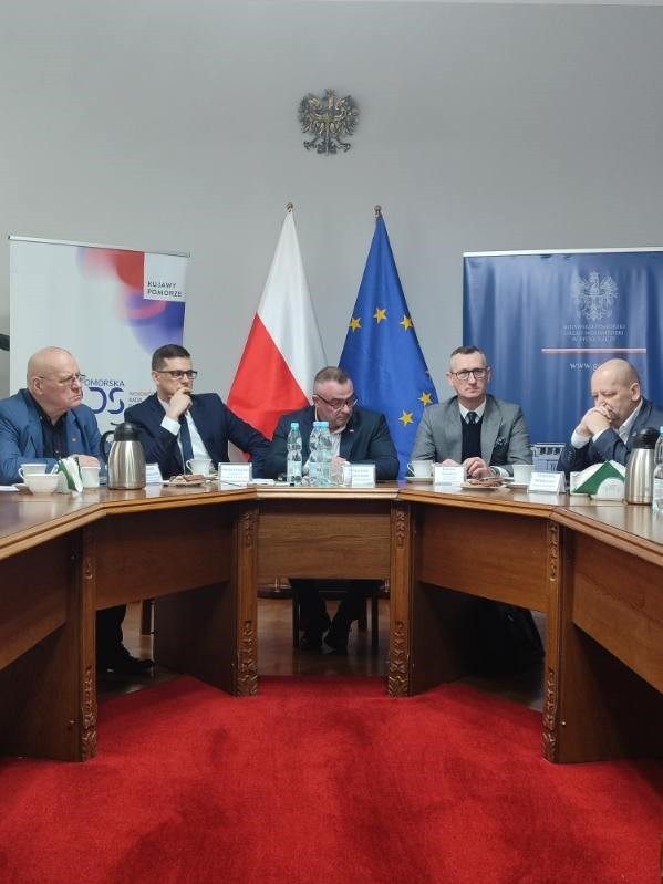 Od lewej p. H. Matuszewski, p. M. Sztybel, p. S. Gawronek, p. D. Kurzawa. p. S. Wittkowicz podczas posiedzenia Prezydium K-P WRDS, fot. Jarosław Łączny