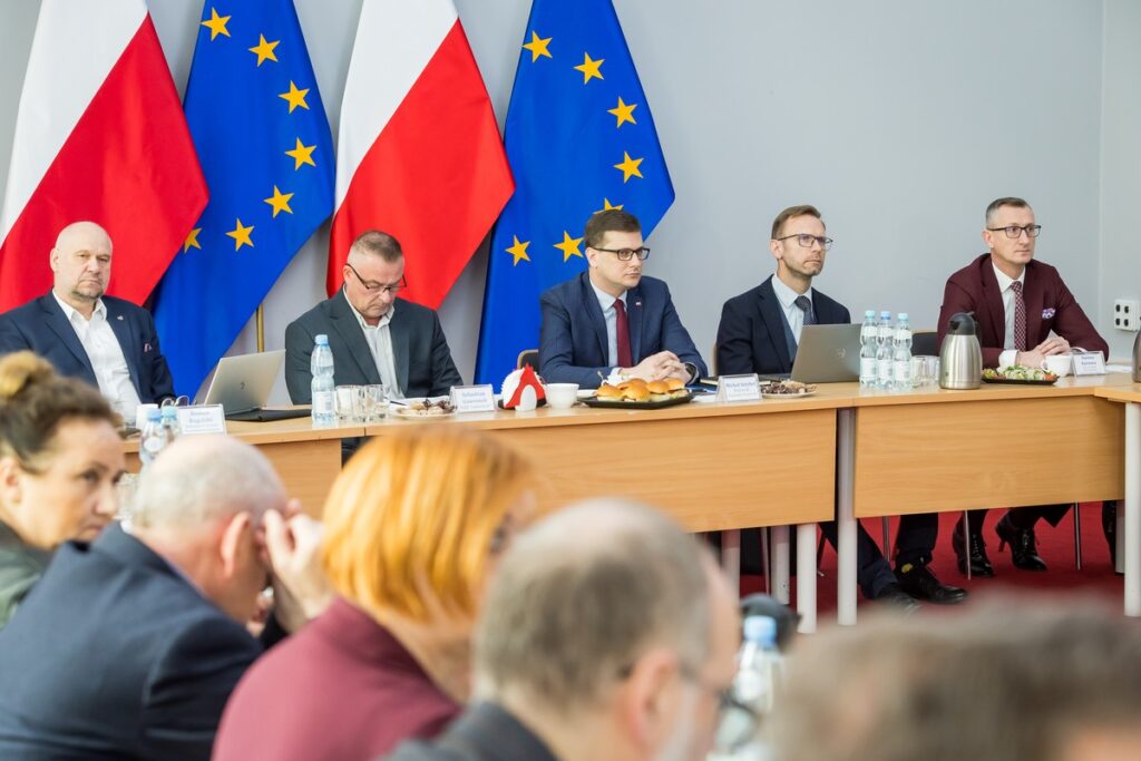 od lewej p. R. Rogalski, p. S. Gawronek, p. M. Sztybel, p. M. Gaczyński,p. D. Kurzawa podczas posiedzenia plenarnego K-P WRDS, fot. Tomasz Czachorowski