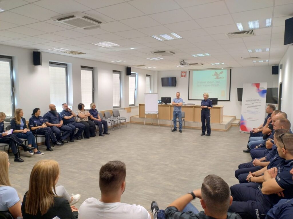 Podnoszenie kwalifikacji służb mundurowych w walce z HIV - druga edycja szkolenia
