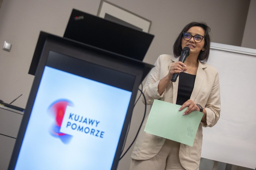 Beata Miszewska-Odya – koordynator ds. mediacji i edukacji prawnej w Sądzie Okręgowym w Bydgoszczy podczas konferencji „Mediacja w szkole – narzędzie wczesnej profilaktyki zachowań niepożądanych”, Toruń, 5.06.2024 r., fot. Mikołaj Kuras dla UMWKP