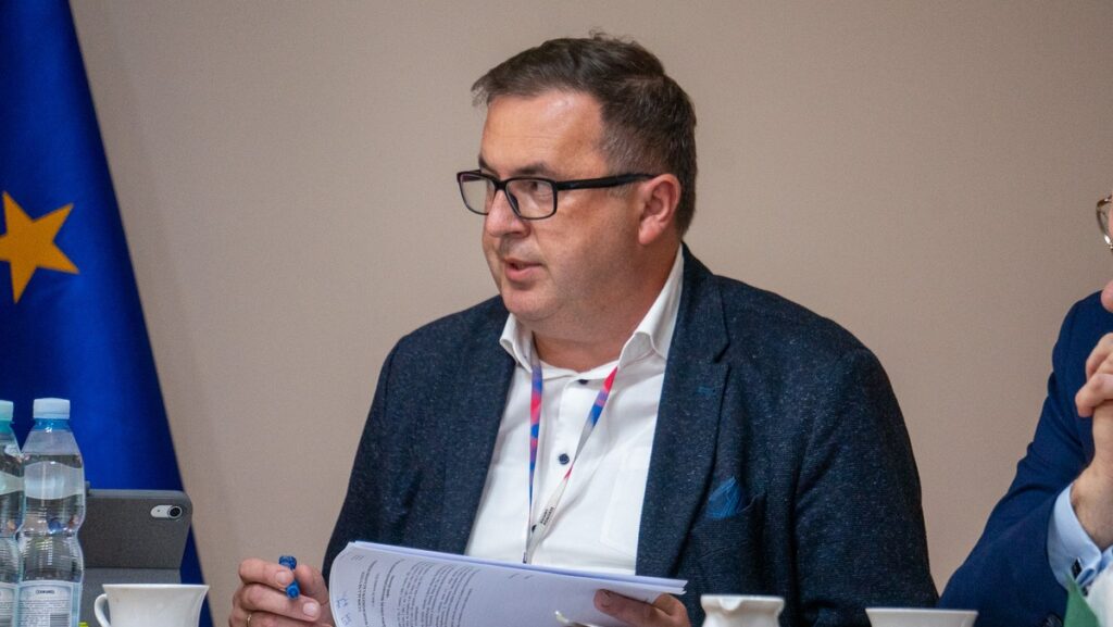 p. Marcin Kurasz na posiedzeniu Prezydium Kujawsko-Pomorskiej Wojewódzkiej Rady dialogu Społecznego, fot. Oddział prasowy KPUW w Bydgoszczy