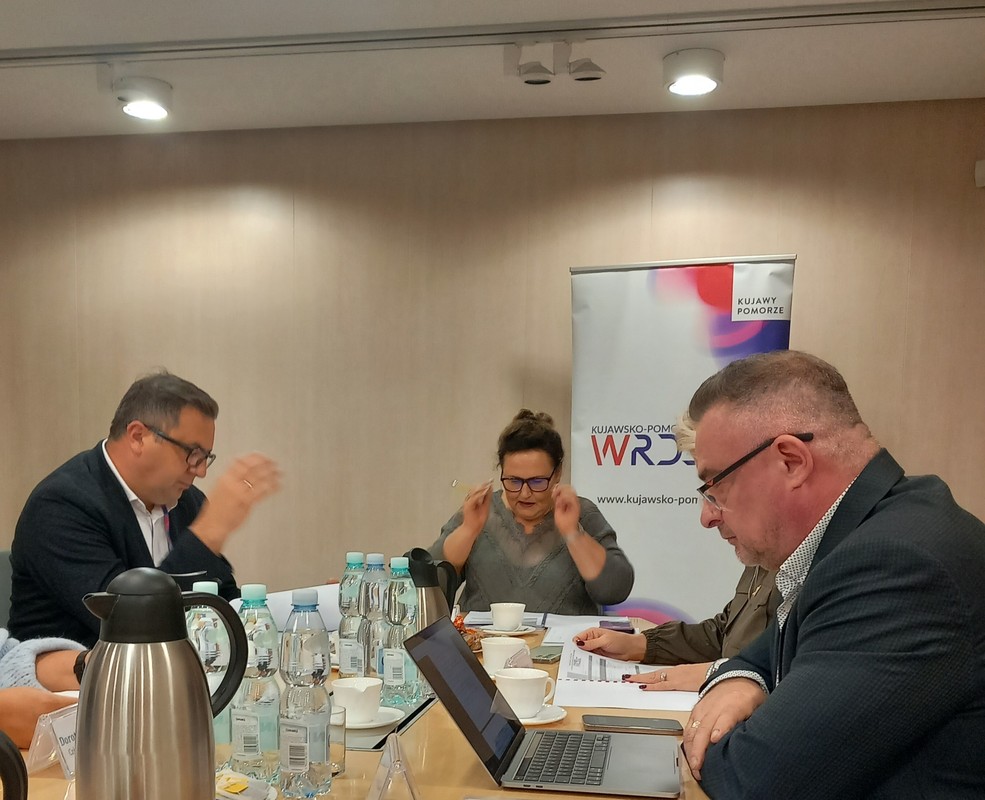 od lewej p. Paweł Bednarski, p. Ewa Jędzura, p. Sebastian Gawronek podczas posiedzenia Zds.OZ przy K-P WRDS, fot. Jarosław Łączny